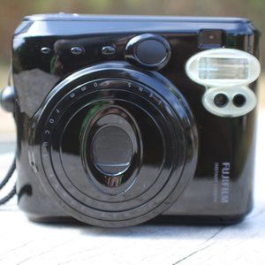 Fuji Instant Mini 50S Elegant Piano Black Point & Shoot